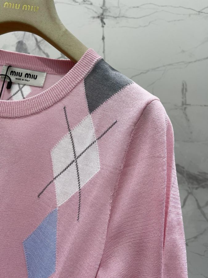 Miumiu Women 𝗠𝗜𝗨𝗠𝗜𝗨* Miu early spring retro diamond plaid knitted round neck — AAA Quality Replica — photo 4