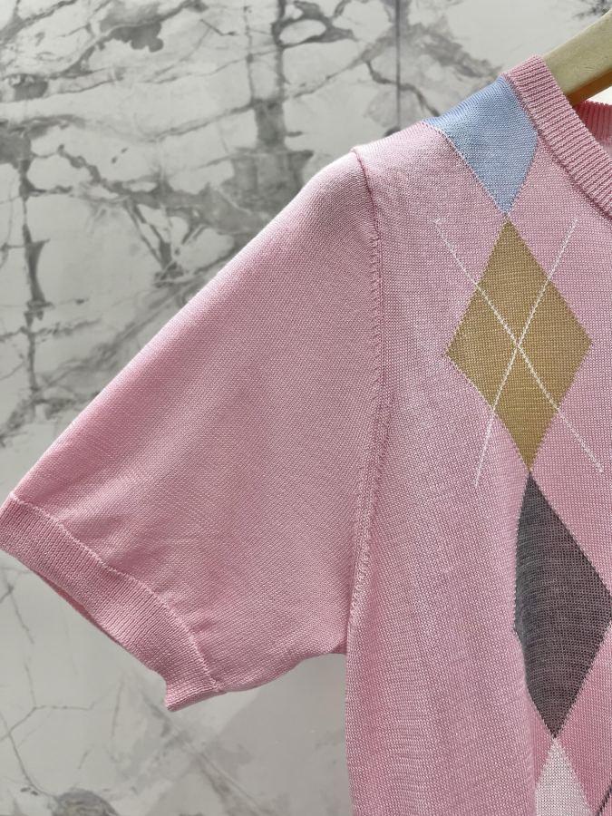 Miumiu Women 𝗠𝗜𝗨𝗠𝗜𝗨* Miu early spring retro diamond plaid knitted round neck — AAA Quality Replica — photo 5