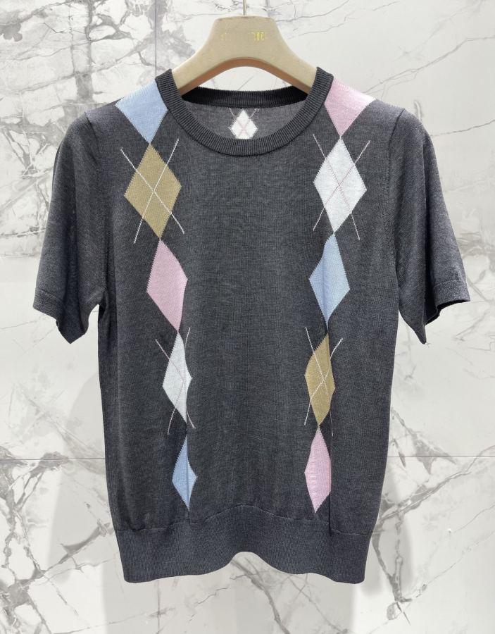 Miumiu Women 𝗠𝗜𝗨𝗠𝗜𝗨* Miu early spring retro diamond plaid knitted round neck — Premium Replica — photo 3