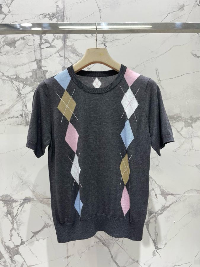 Miumiu Women 𝗠𝗜𝗨𝗠𝗜𝗨* Miu early spring retro diamond plaid knitted round neck — Premium Replica — photo 2