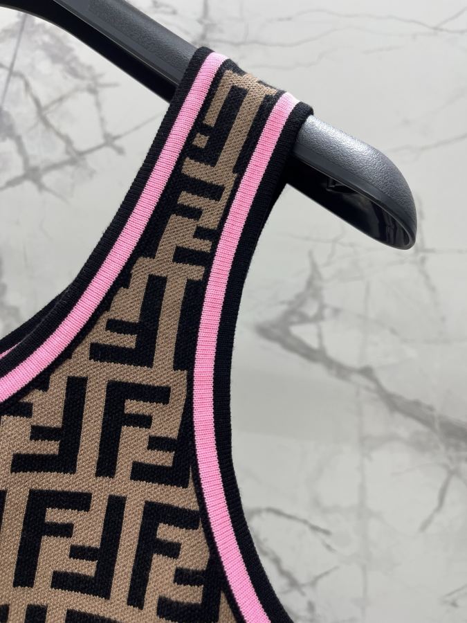 Fendi Women 𝗙𝗘𝗡𝗗* Fendi early spring New contrasting color jacquard U-neck letter vest — Premium Replica — photo 5