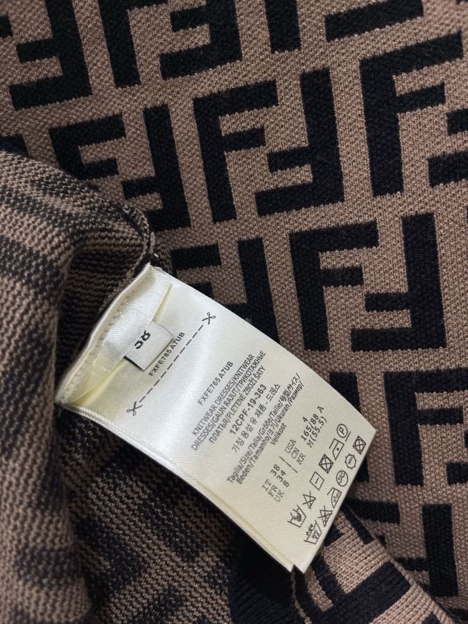 Fendi Women 𝗙𝗘𝗡𝗗* Fendi early spring New contrasting color jacquard U-neck letter vest — Premium Replica — photo 7