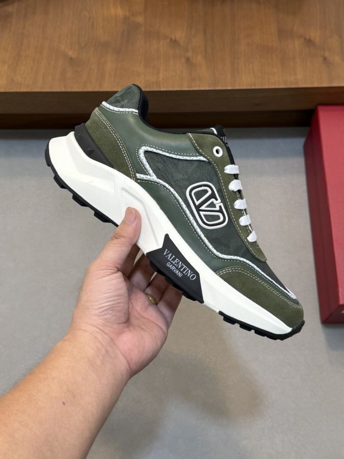 VALENTINO shoe VLTN 𝑶𝒏𝒆𝑺𝒕𝒖𝒅 2024 New. ZP. / 𝐓𝐏𝐔 39-44.45 — AAA Quality Replica — photo 5