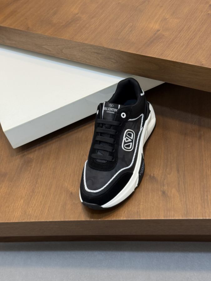 VALENTINO shoe VLTN 𝑶𝒏𝒆𝑺𝒕𝒖𝒅 2024 New. ZP. / 𝐓𝐏𝐔 39-44.45 — AAA Quality Replica — photo 9