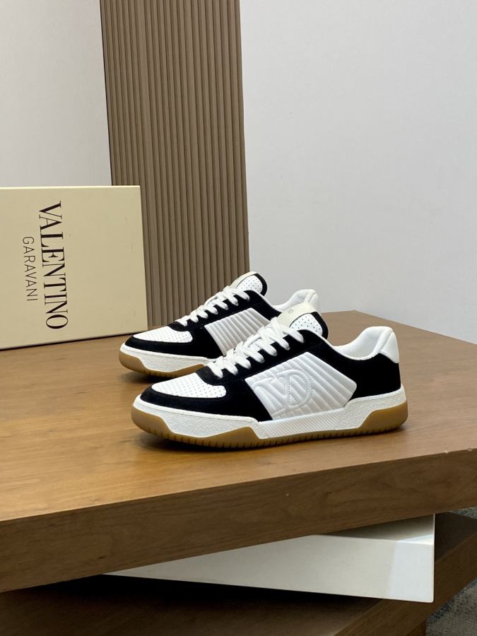VALENTINO shoe VLTN 𝑶𝒏𝒆𝑺𝒕𝒖𝒅 2024 New. ZP. / 𝐓𝐏𝐔 39-44.45 — 1:1 Replica — photo 4