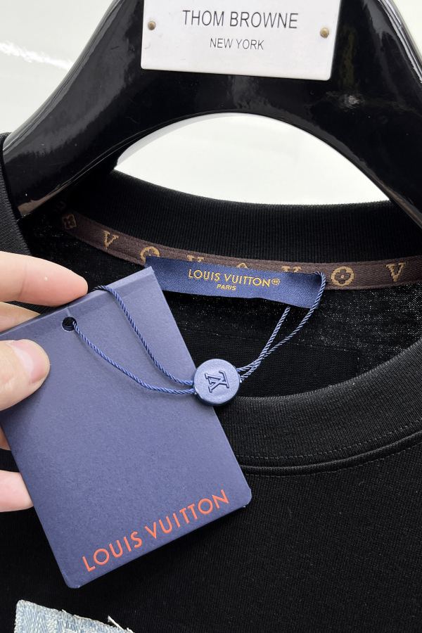LV hombres LV - 2026ss T, 1:1, logotipo — photo 7