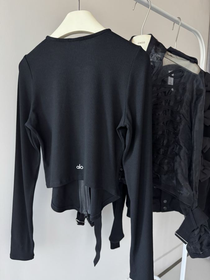 Alo Jacket [The edges of all zipper teeth are wrapped with edge strips of the same color] — AAA Quality Replica — photo 3