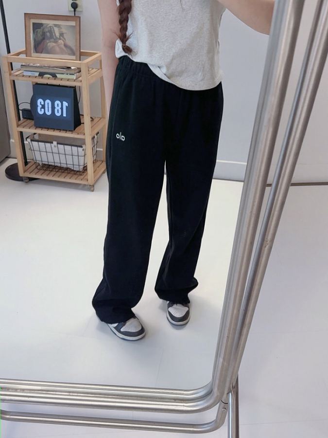 Alo Leggings Alo Accolade Straight Leg Sweatpant — 1:1 Replica For Sale — photo 2