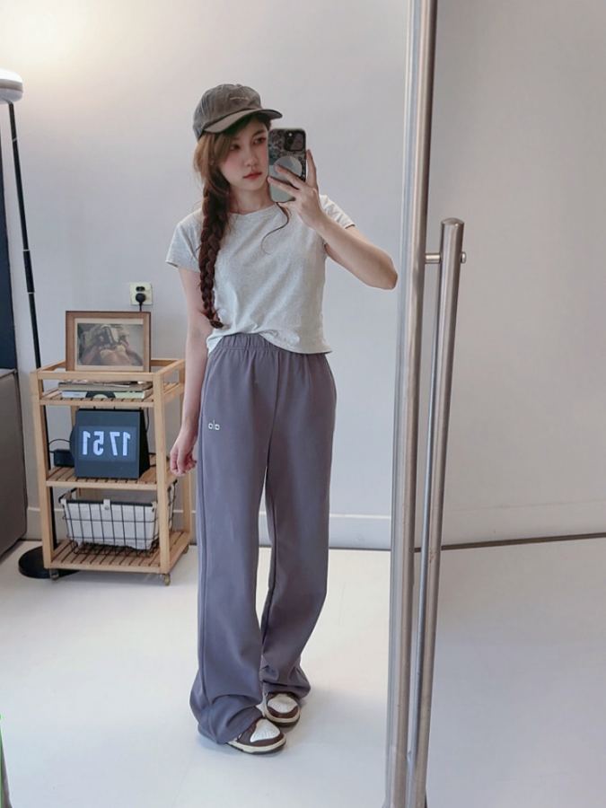 Alo Leggings Alo Accolade Straight Leg Sweatpant — AAA Quality Replica — photo 4