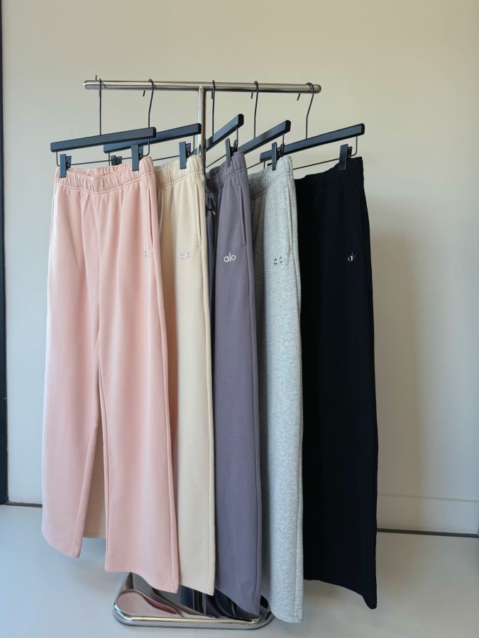 Alo Leggings Alo Accolade Straight Leg Sweatpant — 1:1 Replica For Sale — photo 2