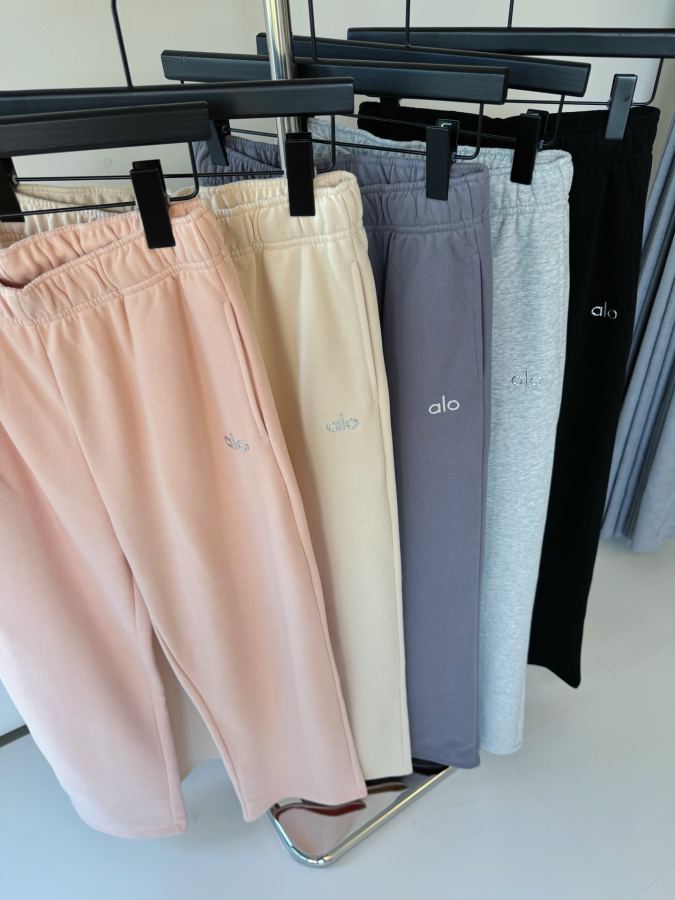 Alo Leggings Alo Accolade Straight Leg Sweatpant — 1:1 Replica For Sale — photo 3