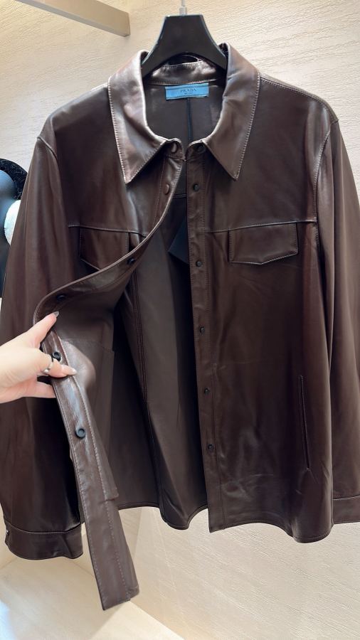 Prada Women Reshape the looseness of your boyfriend’s shirt — Premium Replica — photo 6