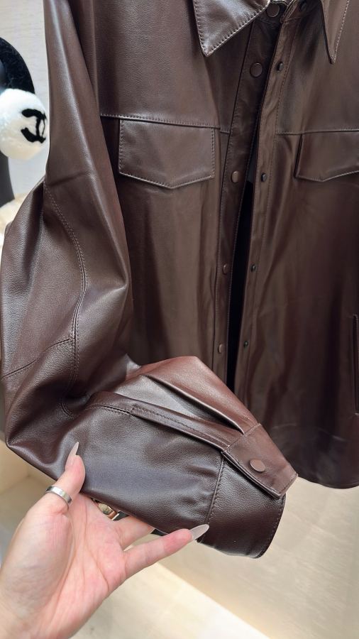 Prada Women Reshape the looseness of your boyfriend’s shirt — Premium Replica — photo 3