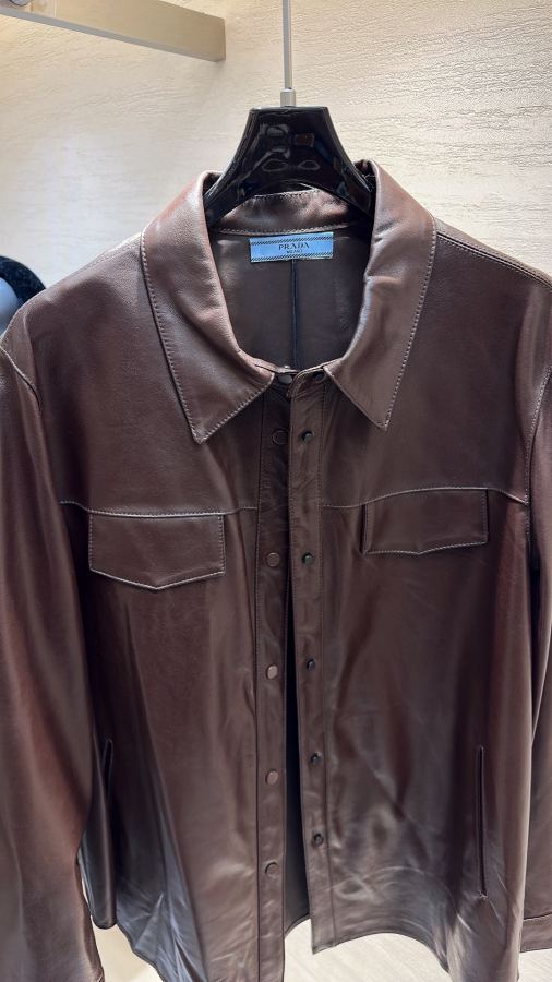 Prada Women Reshape the looseness of your boyfriend’s shirt — Premium Replica — photo 4