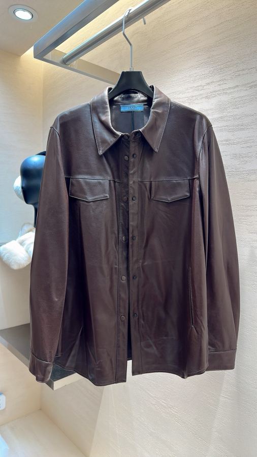 Prada Women Reshape the looseness of your boyfriend’s shirt — Premium Replica — photo 2
