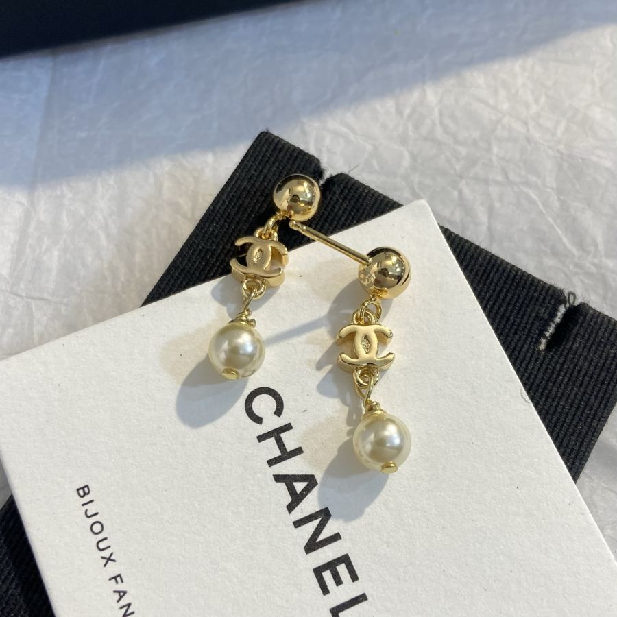 Dior Jewelry [Fragrant round ball hanging double C pearl earrings] — 1:1 Replica For Sale — photo 4