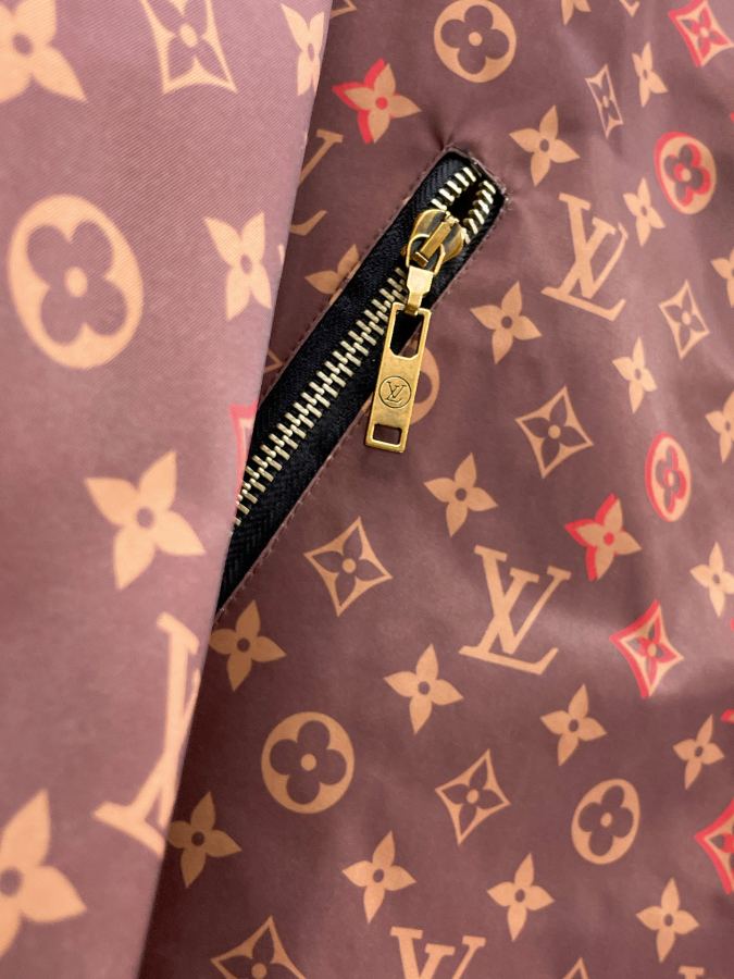 LV men Louis Vuitton LV 2026 logo M-3 XL — photo 9