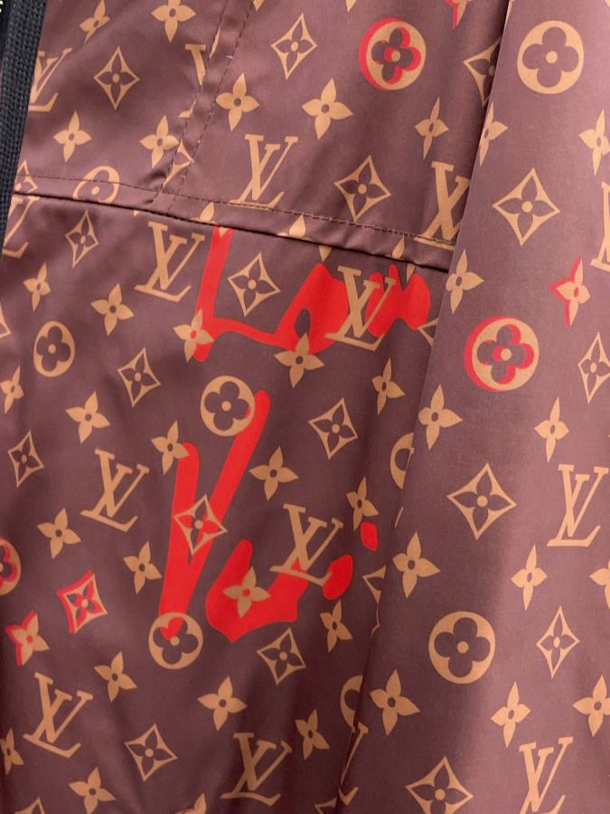 LV men Louis Vuitton LV 2026 logo M-3 XL — photo 8
