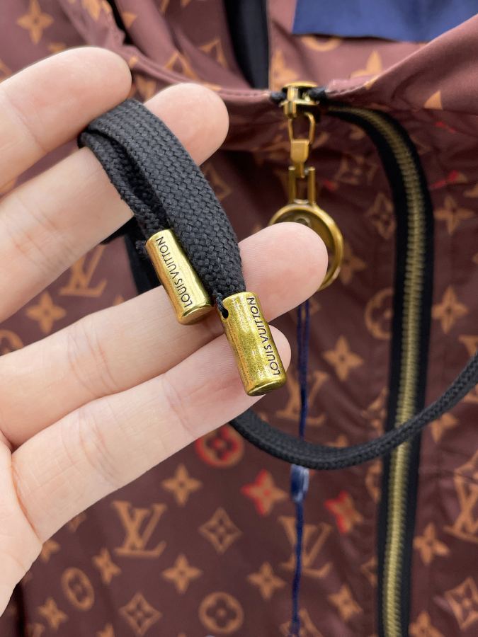 LV men Louis Vuitton LV 2026 logo M-3 XL — photo 7