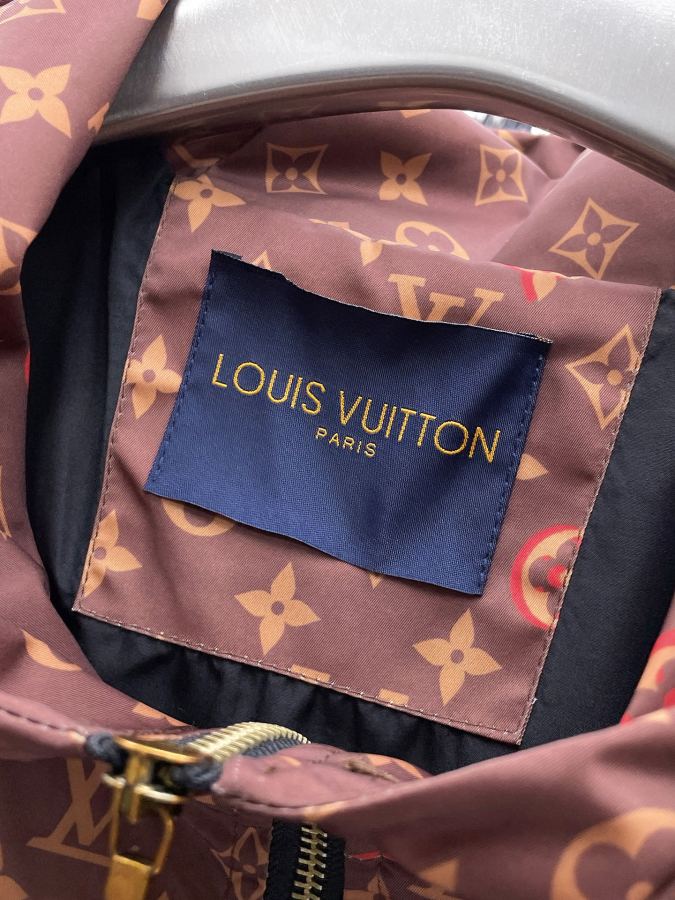 LV men Louis Vuitton LV 2026 logo M-3 XL — photo 10
