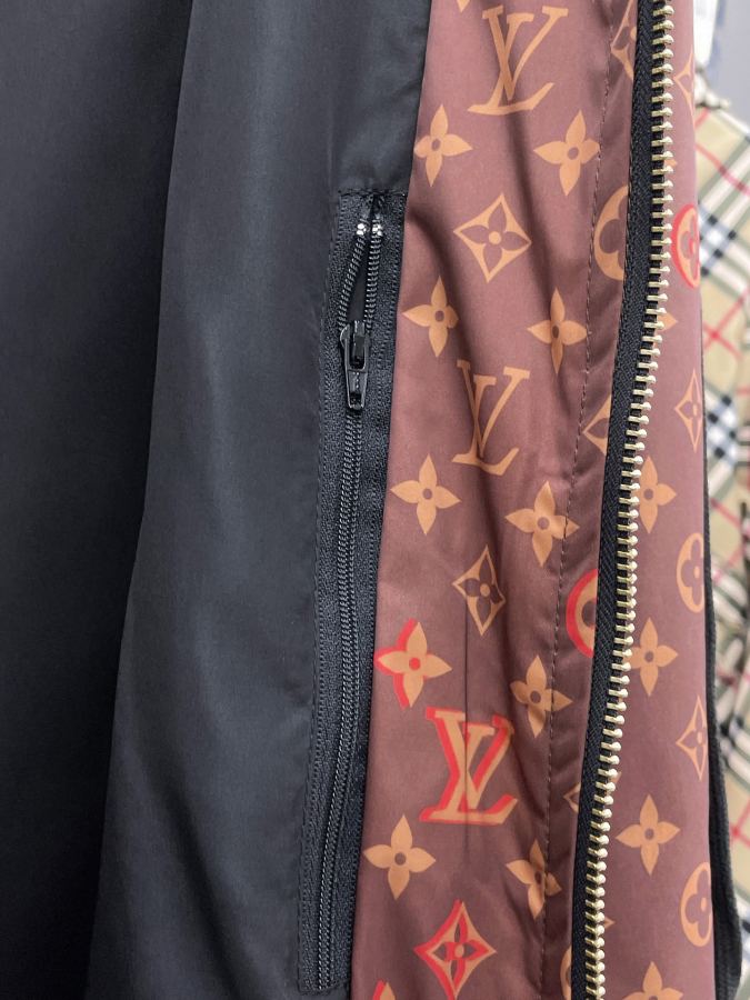 LV men Louis Vuitton LV 2026 logo M-3 XL — photo 15
