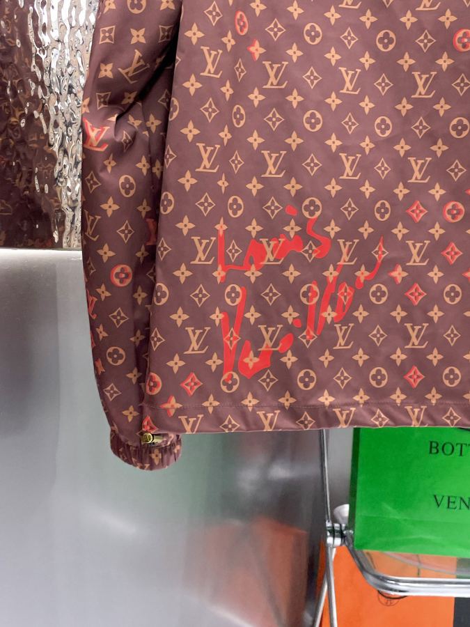 LV men Louis Vuitton LV 2026 logo M-3 XL — photo 14