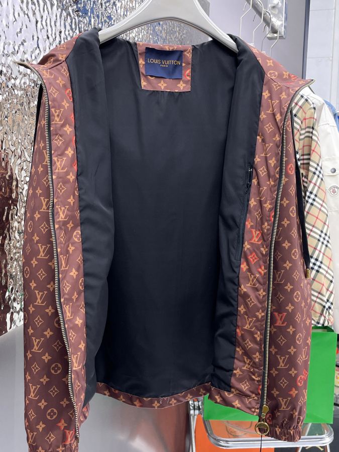 LV men Louis Vuitton LV 2026 logo M-3 XL — photo 11