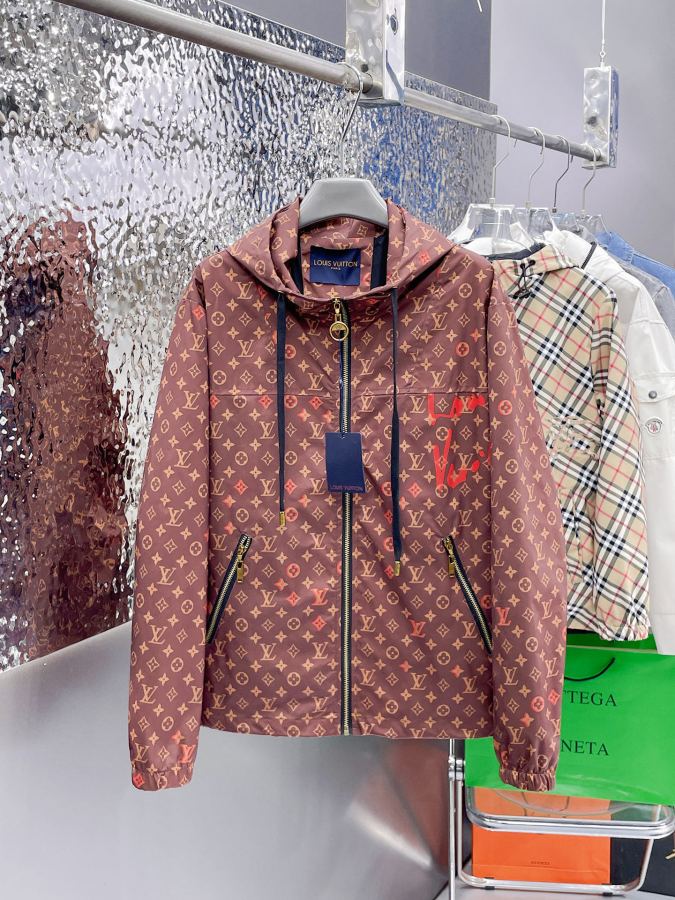 LV men Louis Vuitton LV 2026 logo M-3 XL — photo 2