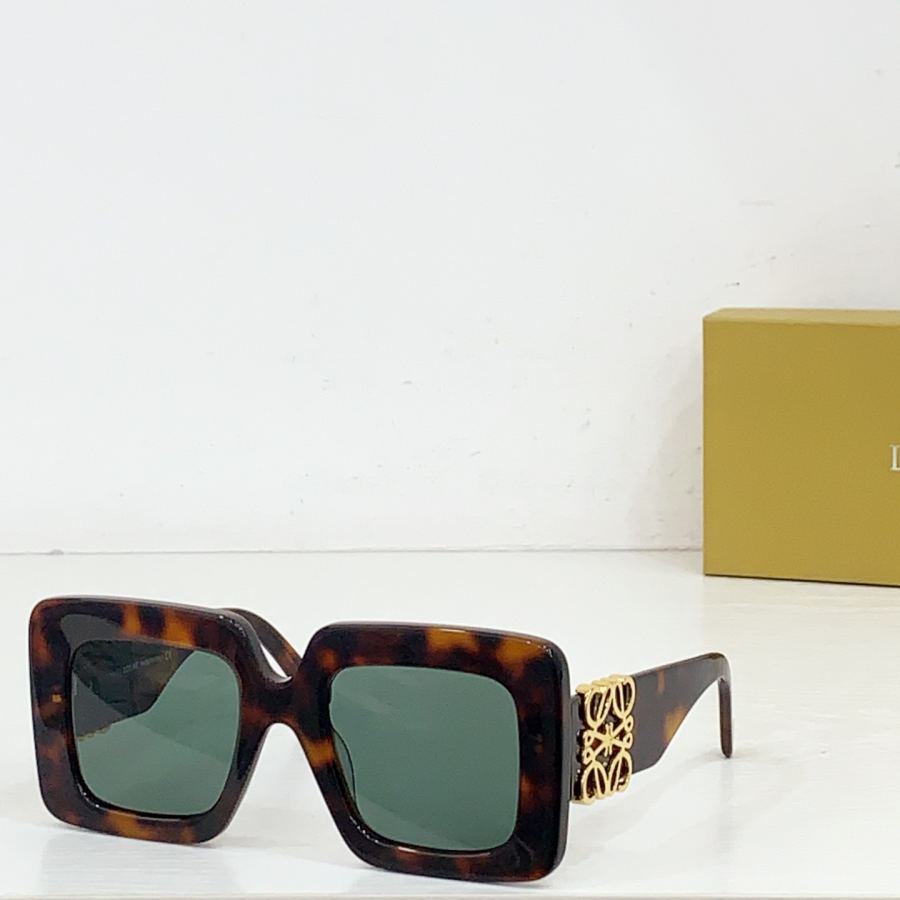 Loewe glasses LOEW* injects geometric gravity into this classic silhouette. Put his signature personality — 1:1 Replica For Sale — photo 7