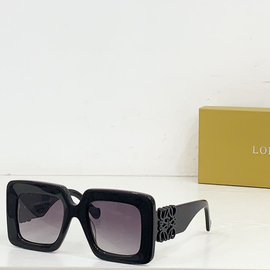 Loewe glasses LOEW* injects geometric gravity into this classic silhouette. Put his signature personality — 1:1 Replica For Sale — photo 2