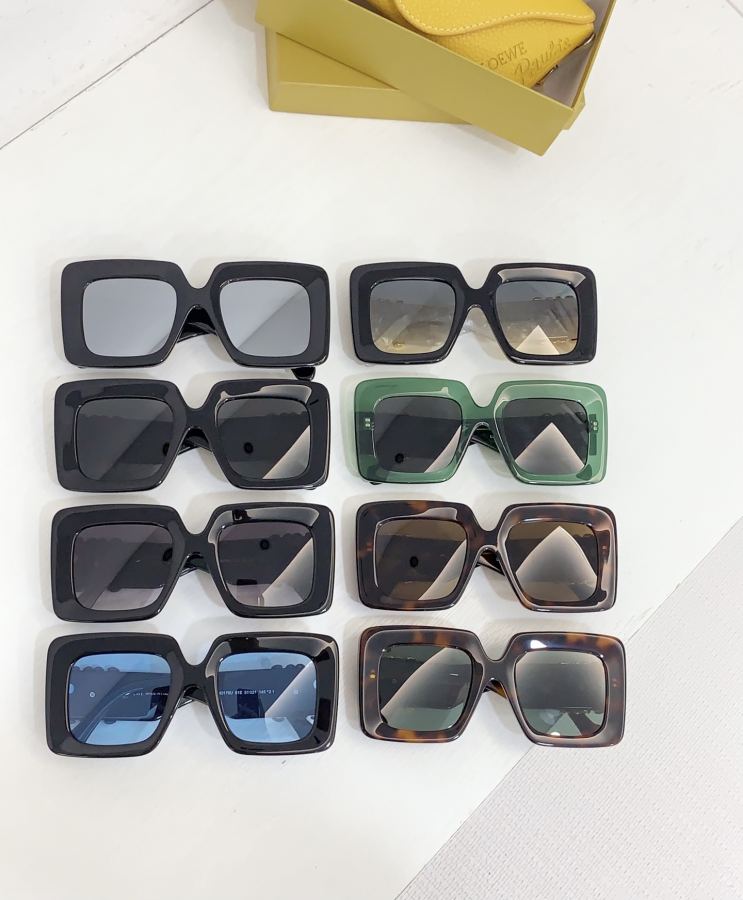 Loewe glasses LOEW* injects geometric gravity into this classic silhouette. Put his signature personality — 1:1 Replica For Sale — photo 9