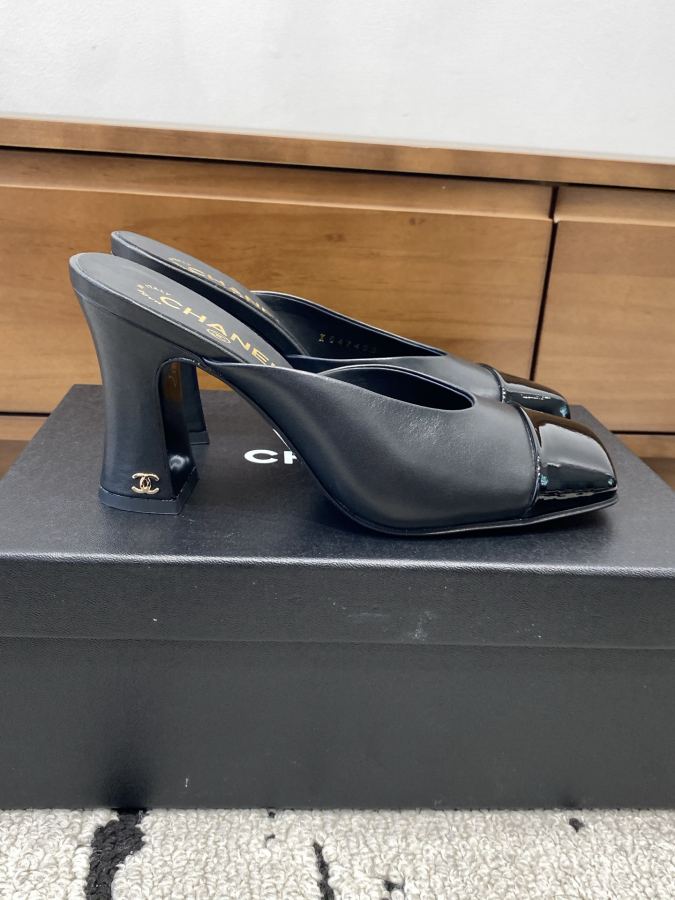 CHANEL women's shoes Xiaoxiang 2026 Early Autumn New square toe Mary Jane thick heel slippers, retro — AAA Quality Replica — photo 2