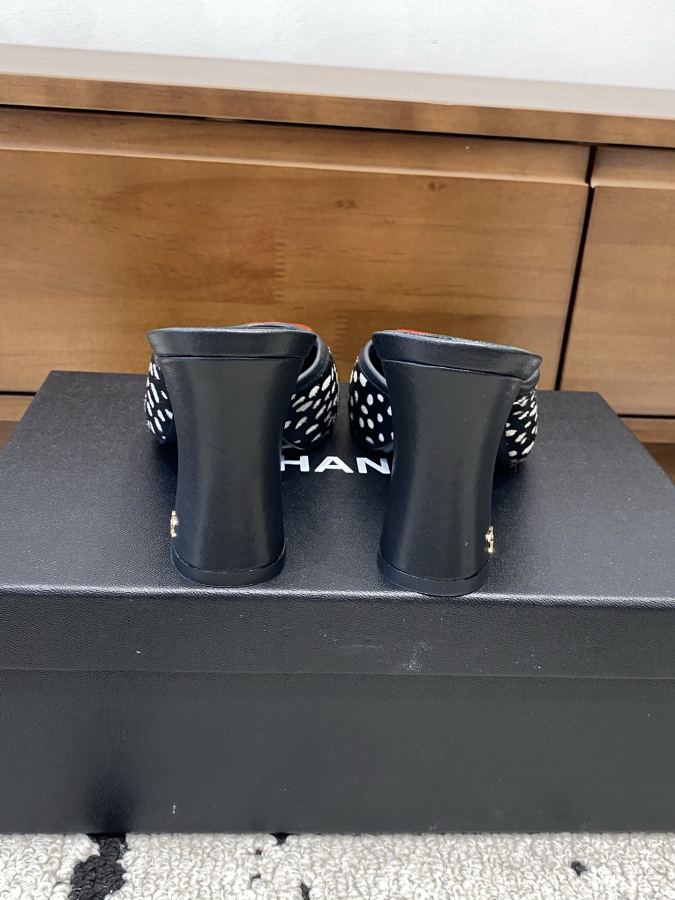 CHANEL women's shoes Xiaoxiang 2026 Early Autumn New square toe Mary Jane thick heel slippers, retro — Premium Replica — photo 3