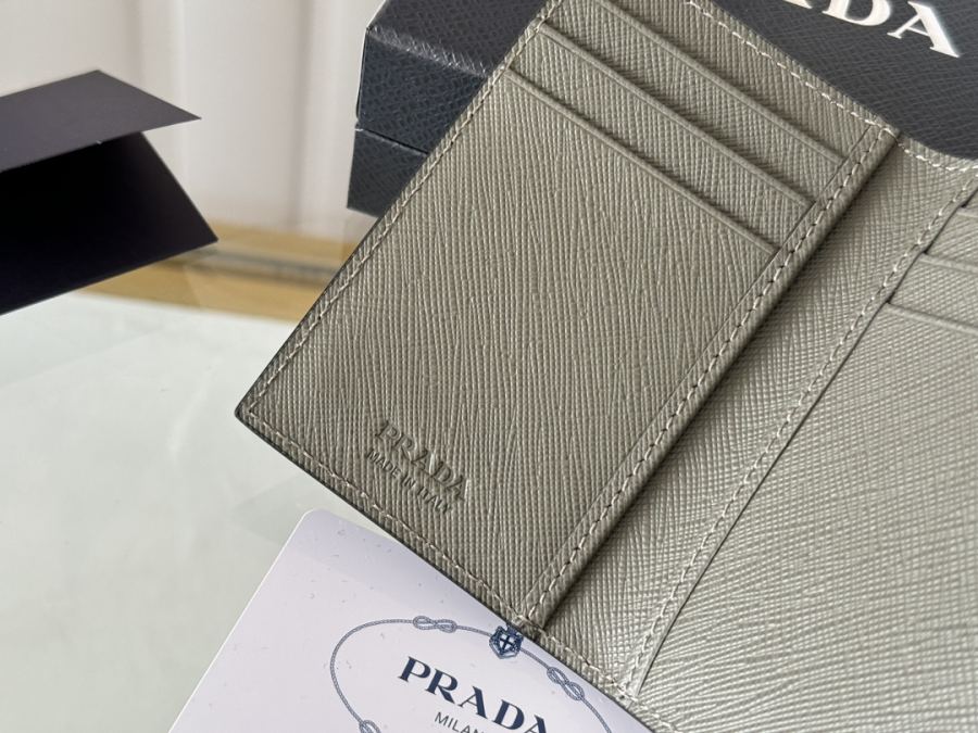 PRADA bag cross pattern unisex card holder, can be placed in pockets, bags, and can be held in the — AAA Quality Replica — photo 8