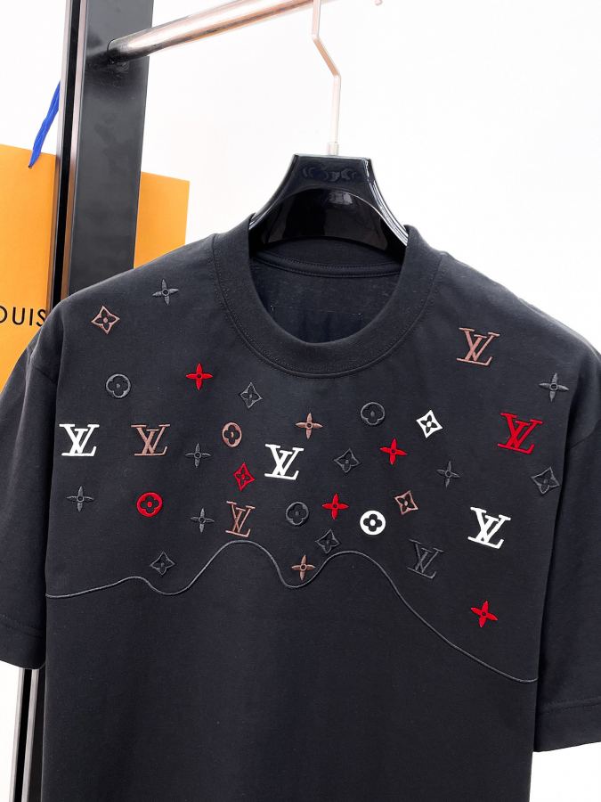 LV men Louis Vuitton LV 2026 New T logo 260. S XXL 210 — Premium Replica — photo 9
