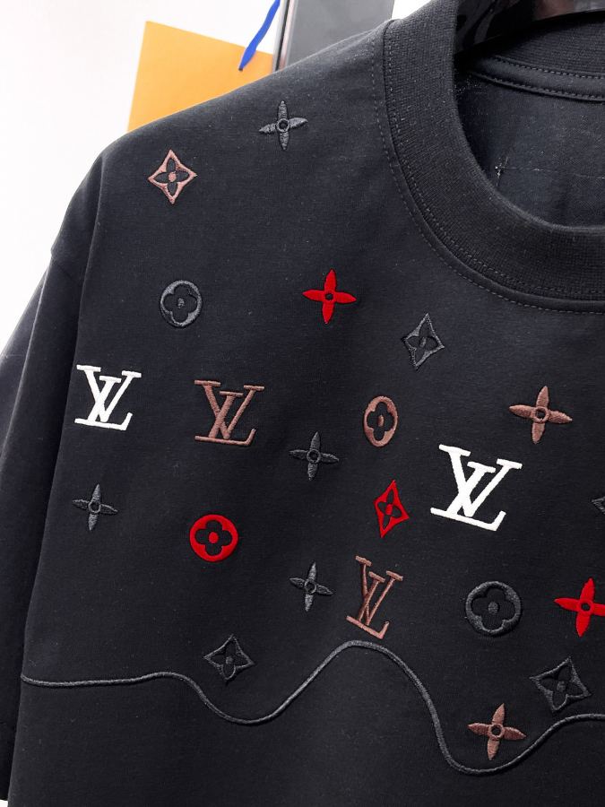 LV men Louis Vuitton LV 2026 New T logo 260. S XXL 210 — Premium Replica — photo 7