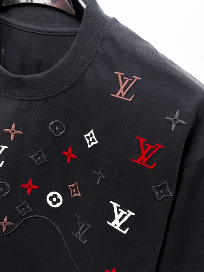 LV men Louis Vuitton LV 2026 New T logo 260. S XXL 210 — Premium Replica — photo 3
