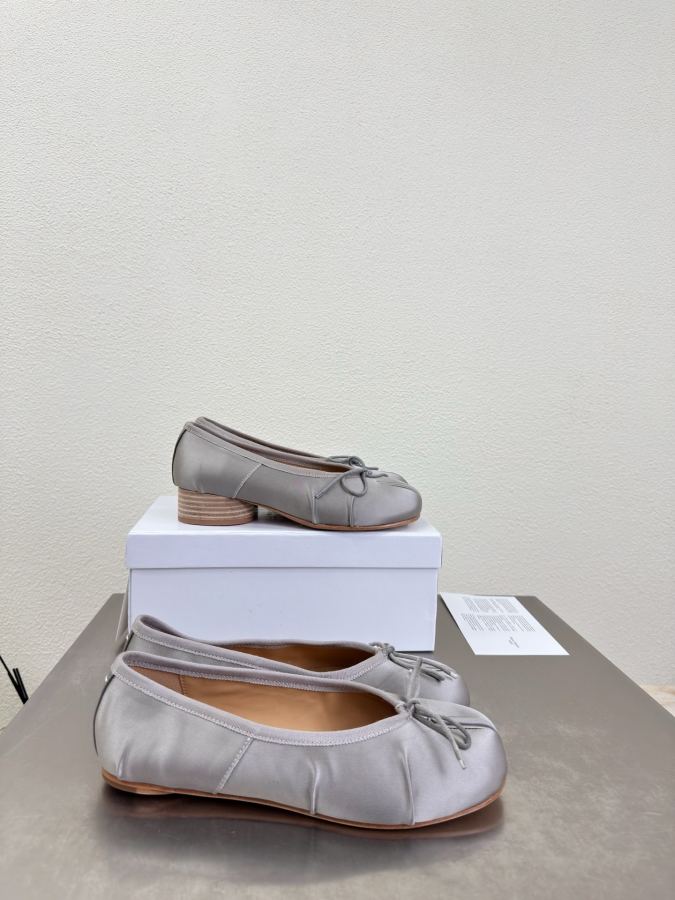 Maison margiela women's shoes Silk pleated split-toe shoes — Premium Replica — photo 2