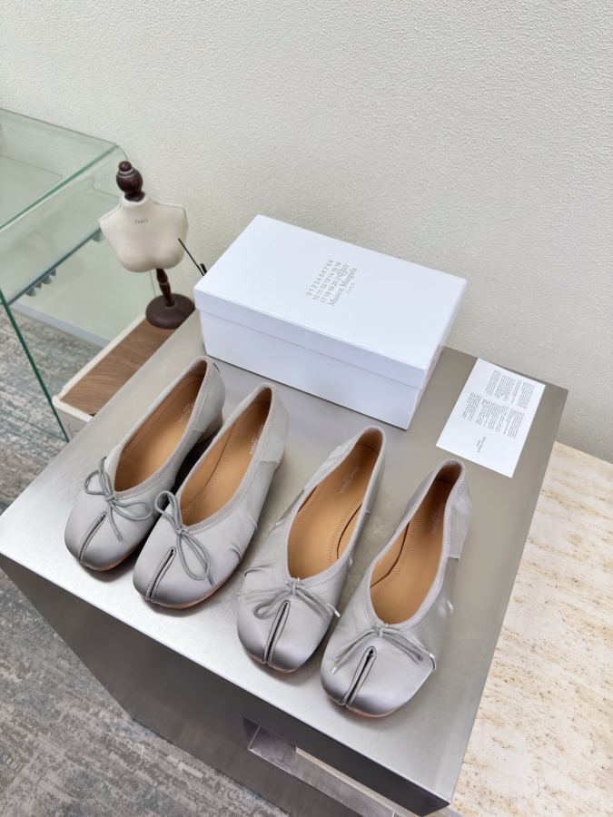 Maison margiela women's shoes Silk pleated split-toe shoes — Premium Replica