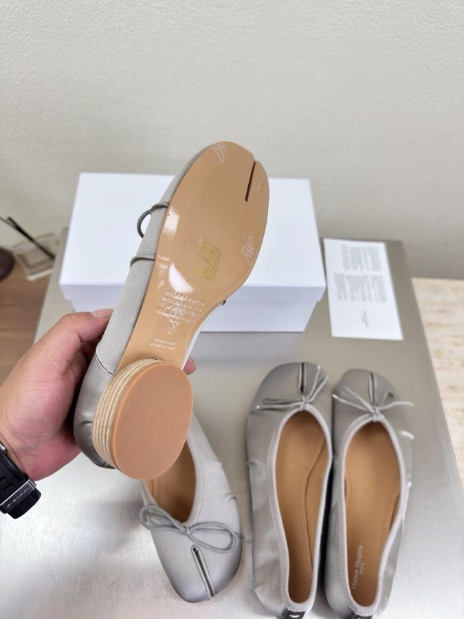 Maison margiela women's shoes Silk pleated split-toe shoes — Premium Replica — photo 5