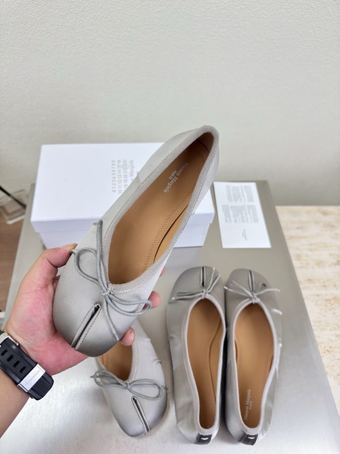 Maison margiela women's shoes Silk pleated split-toe shoes — Premium Replica — photo 4