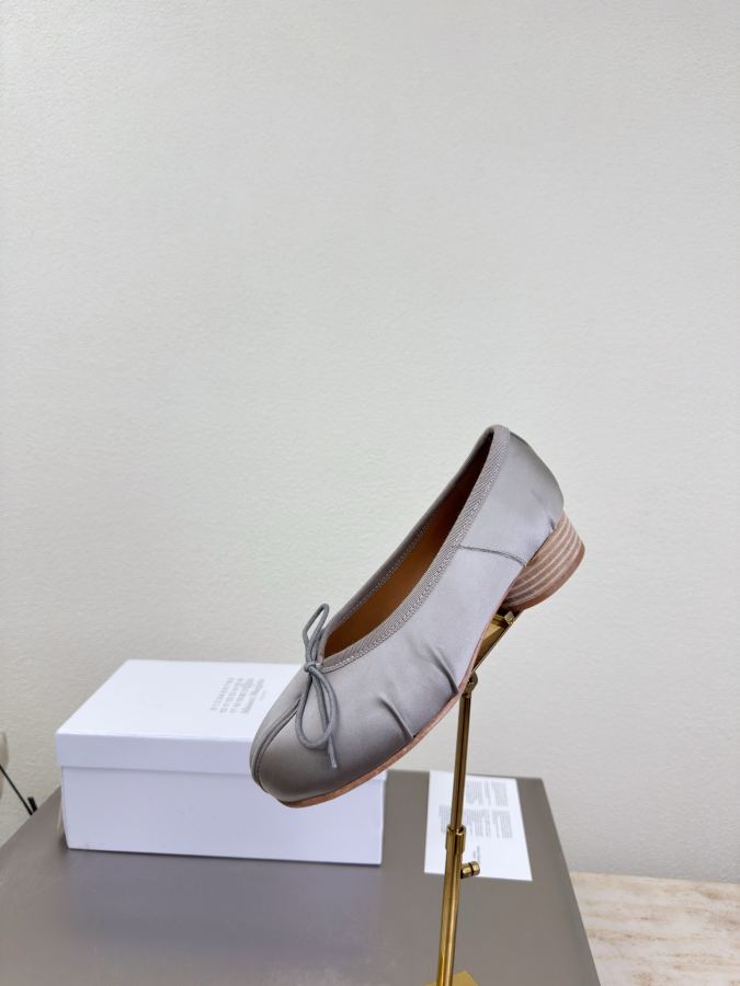 Maison margiela women's shoes Silk pleated split-toe shoes — Premium Replica — photo 8