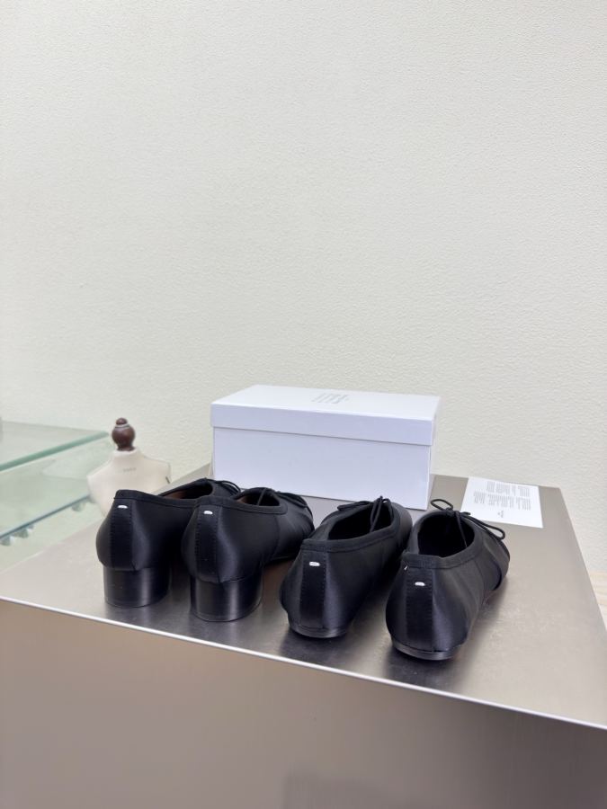 Maison margiela women's shoes Silk pleated split-toe shoes — 1:1 Replica — photo 4