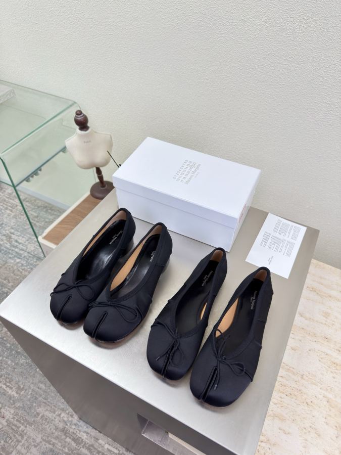 Maison margiela women's shoes Silk pleated split-toe shoes — 1:1 Replica