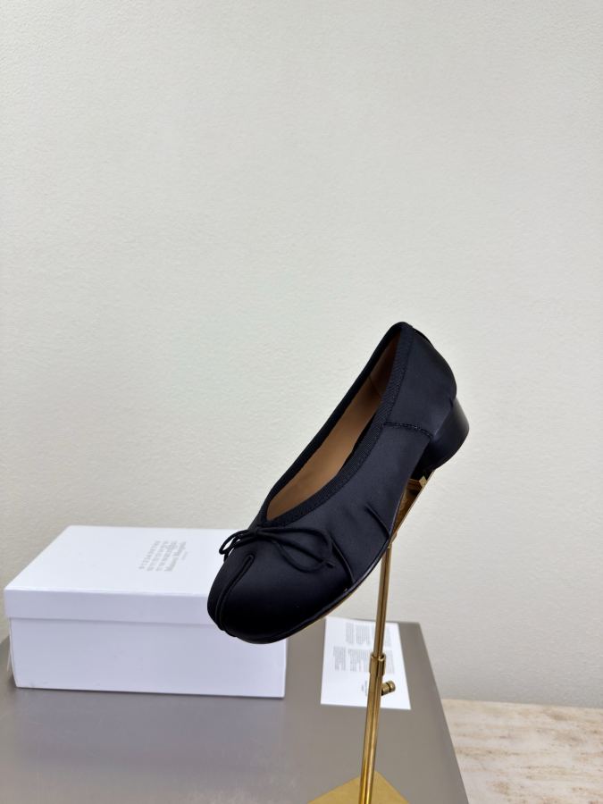 Maison margiela women's shoes Silk pleated split-toe shoes — 1:1 Replica — photo 9