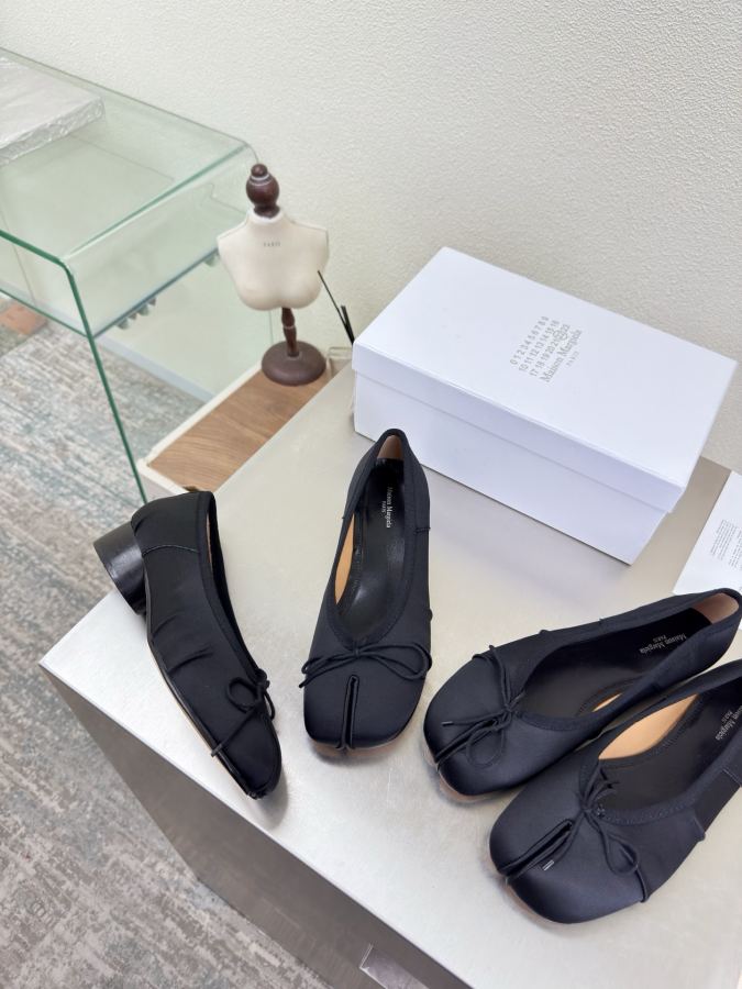 Maison margiela women's shoes Silk pleated split-toe shoes — 1:1 Replica — photo 5