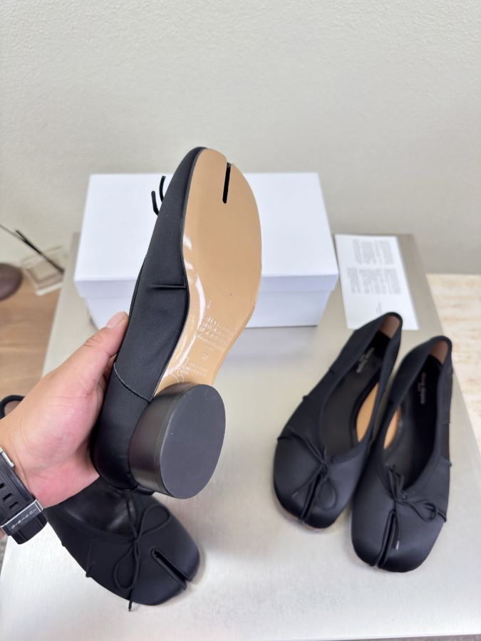 Maison margiela women's shoes Silk pleated split-toe shoes — 1:1 Replica — photo 6