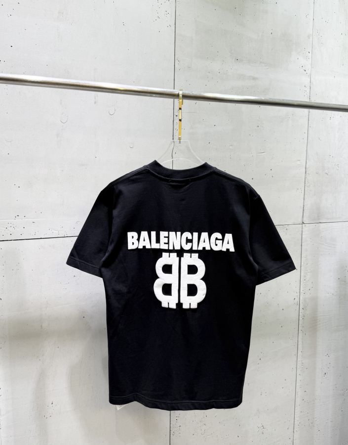BALENCIAGA homens Balenciaga 2026 T — photo 5