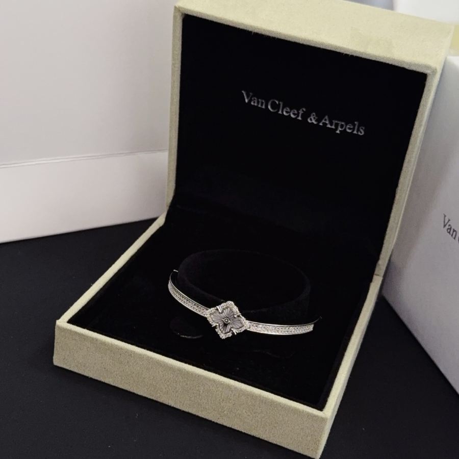 Van Cleef & Arpels Jewelry VCA four-leaf clover bracelet, V gold level classic, same style as official — AAA Quality Replica — photo 7