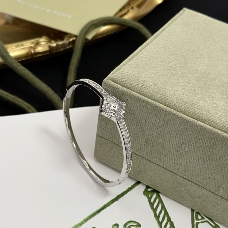 Van Cleef & Arpels Jewelry VCA four-leaf clover bracelet, V gold level classic, same style as official — AAA Quality Replica — photo 8